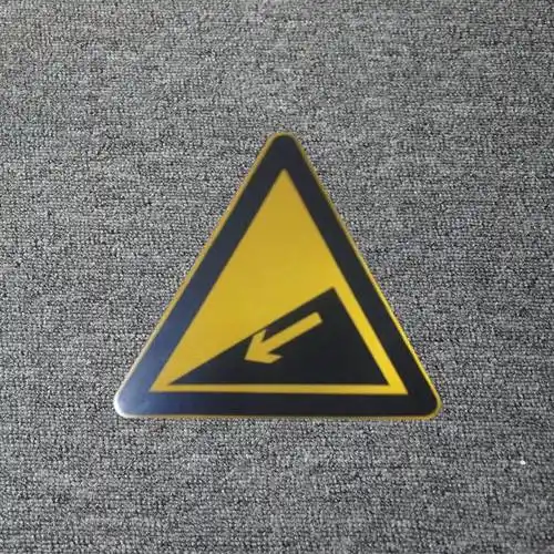 铝质反光三角连续转弯公路指示牌