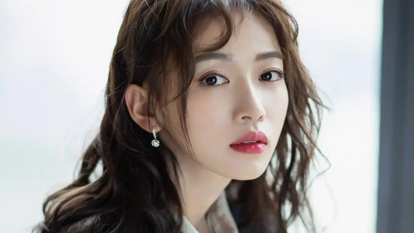 明星风尚吴谨言壁纸