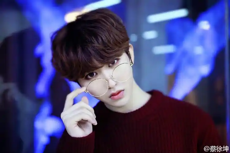 喜欢蔡徐坤同款眼镜近视的还喜欢