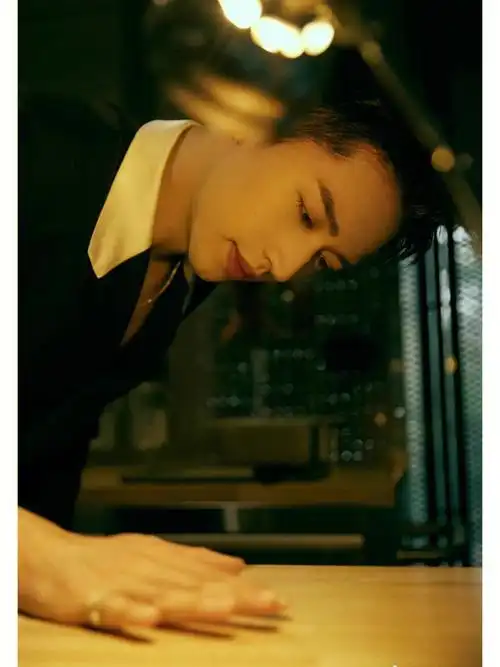 许魏洲工作室竟然拍了两套图