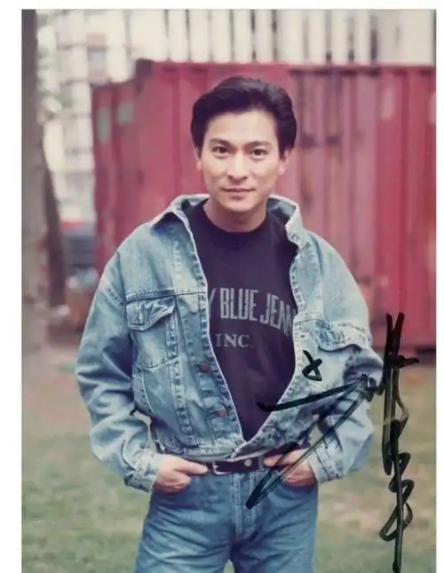 不老天王,看他年轻时模样,最后一张没想到他俩还是好朋友