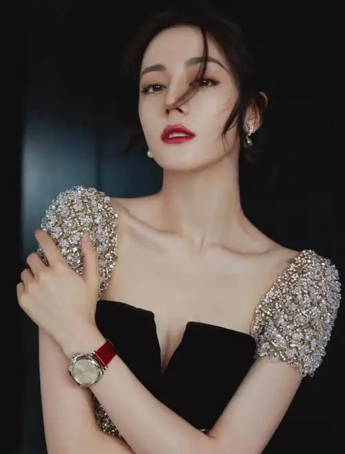 热巴钻石小黑裙好辣好美