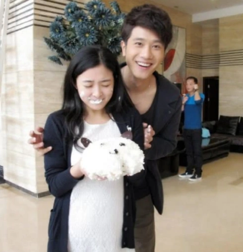 张含韵发声否认与彭冠英已领结婚证,网友却猜测:是分手了吗!