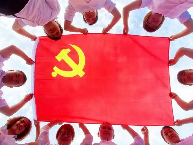 焉耆县焉耆镇我与党旗共合影献礼党的二十大