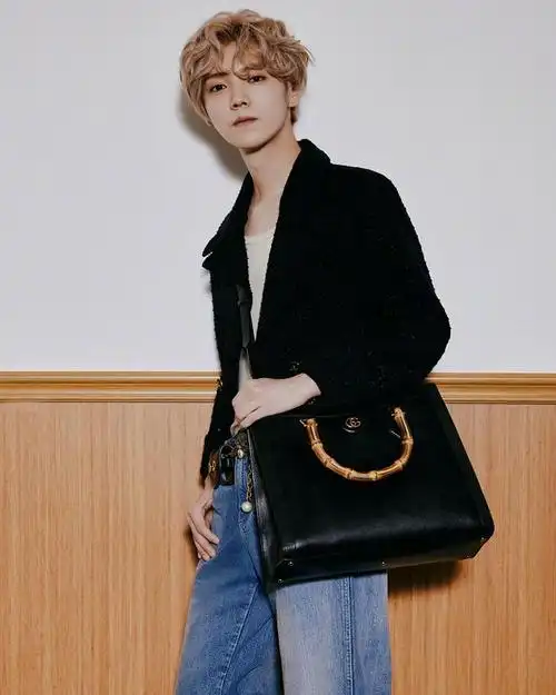 鹿晗金色卷毛发型真显嫩复古造型散发英伦风简单却有质感