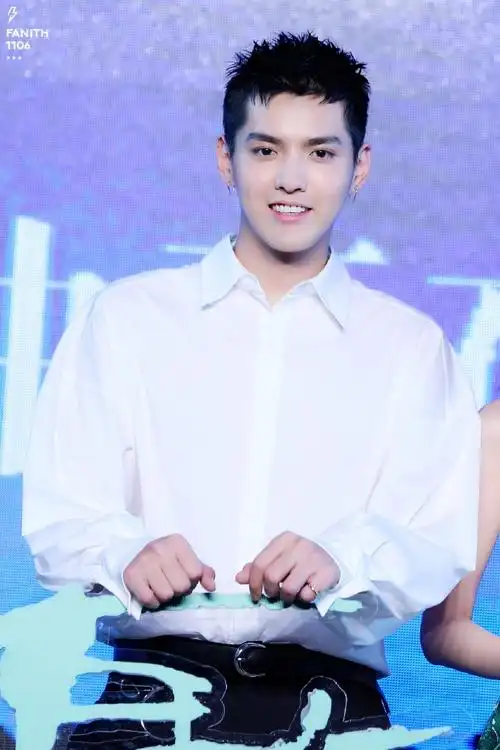 穿白衬衫好看的明星##吴亦凡[超话]