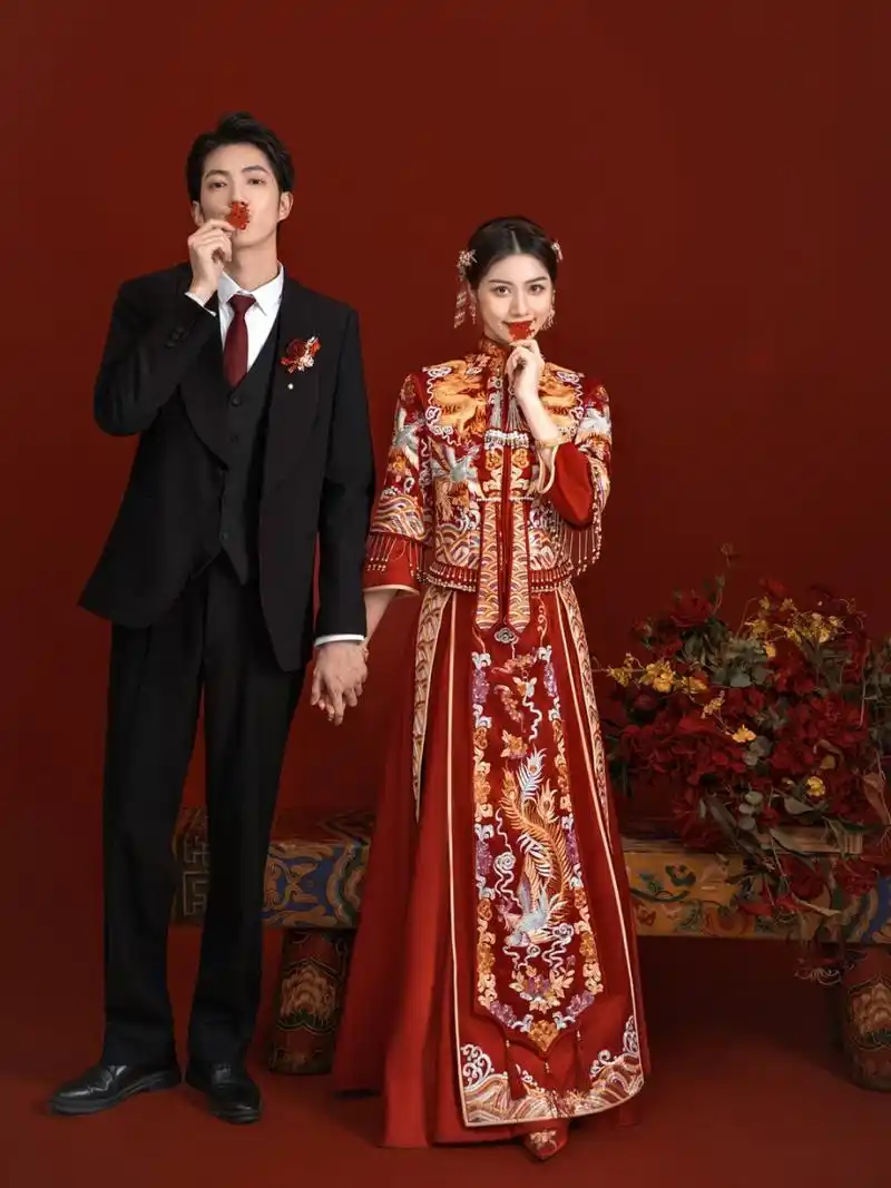 秀禾婚纱照新郎穿西装更上镜哦  92 秀禾婚纱照,端庄典雅,尽显东方