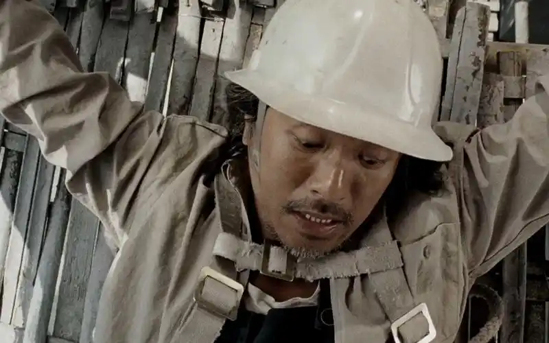 周星驰摔下来那刻,就结束了 大部分普通人没有长江七号.