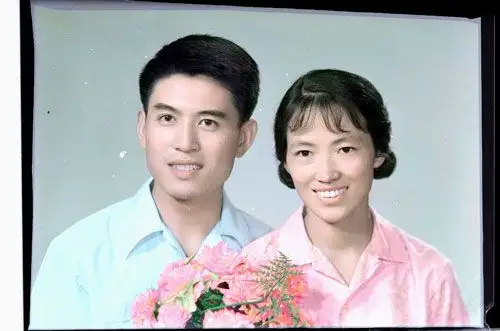 70年代结婚照 - 二次创作 - 老照片修复—41图片修复中心