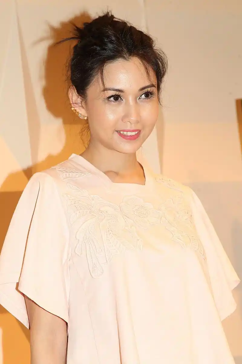 邱淑贞,她的活泼与美丽完美融合,令人赞叹不已.