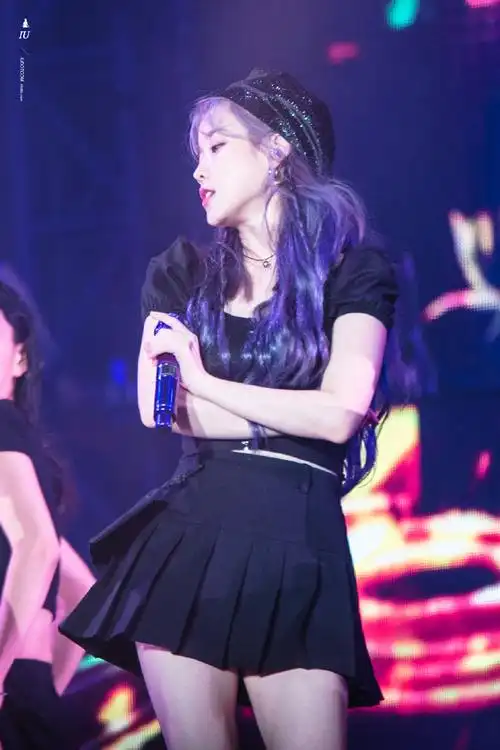 iu迷你五辑lovepoem##iu2019年亚巡love,poem