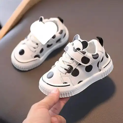 宝宝秋冬鞋子春秋款女宝宝小白鞋运动单鞋学步鞋1-3一岁2小童板鞋