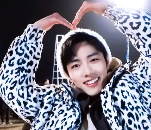 肖战狼尾和白色适配度##肖战最新纯白造型