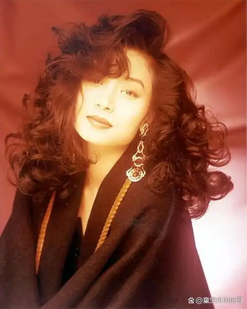 邝美云:三拒豪门而不嫁,一心专注搞钱,凭努力终成亿万女富豪