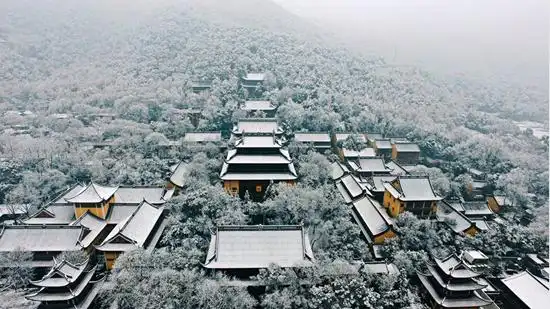 薛宁刚《灵隐寺全景图》 据悉,此次"诗画浙江"全省风景摄影大展正式拉