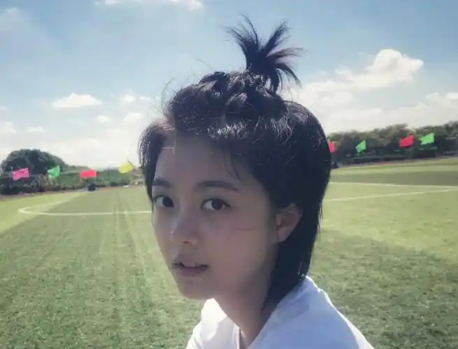 其实赵今麦的五官和脸型也是留什么发型都好看呢!也是光看剧照就让人