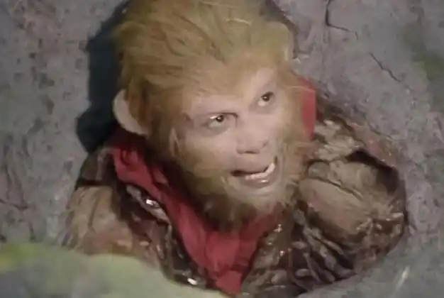 孙悟空被压在五行山下五百年给他送桃子吃的孩童到底是谁