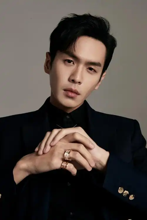 张若昀质感西装儒雅帅气西装写真,张若昀图片