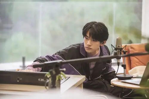 易烊千玺值得世间一切美好自截易烊千玺美图/壁纸/背景图图源千玺绿洲