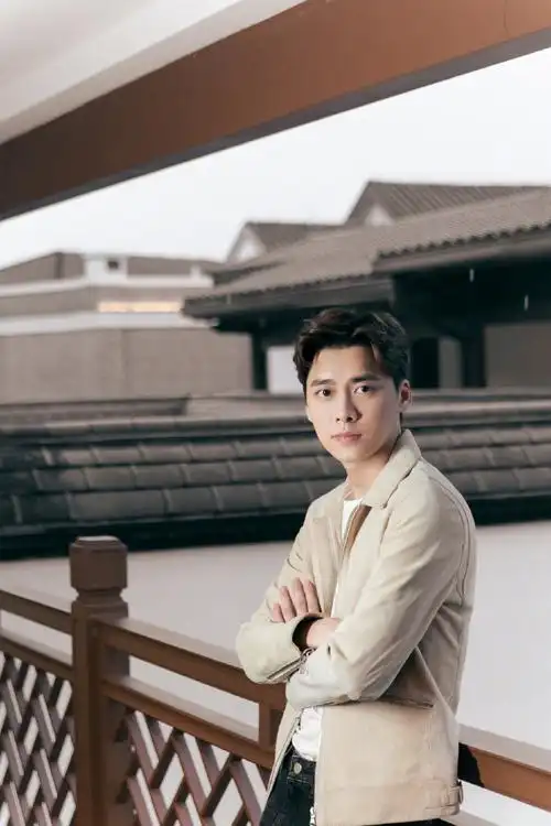 李易峰写真大片曝光风度翩翩似贵公子