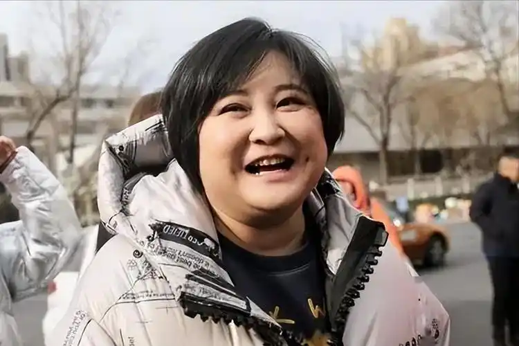 贾玲震撼归来身轻百斤惊艳重焕