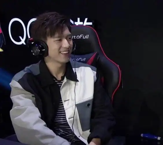 李现活动打游戏,有种韩尚言重返赛场的感觉,又乖巧又帅气!