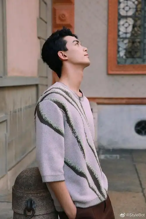 吴磊* 米兰街拍|吴磊|街拍_新浪新闻