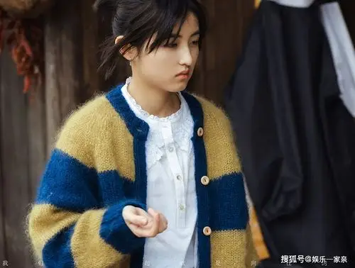 看张子枫上大学前后的对比,变化太大了_张艺兴