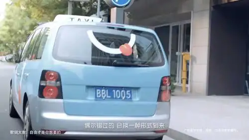 肖战微笑趣泡最新大片笑容撩人肖战玉骨遥片场敬业又随和