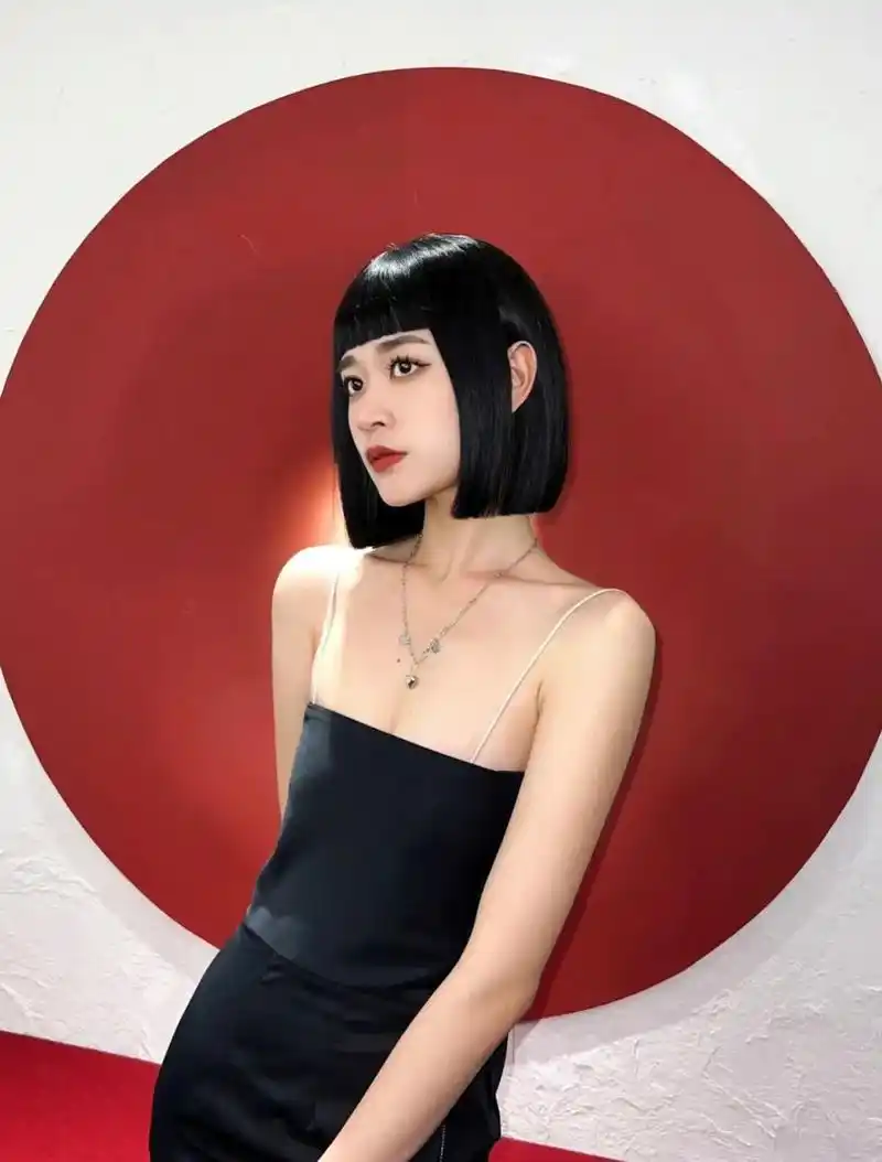 超a短发漫画刘海齐脖短发 可盐可甜一刀齐,司酷感 - 抖音