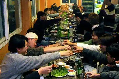 师从中国韩国人的敬酒文化却有点墨迹和恶心