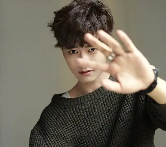 帅气的任嘉伦壁纸