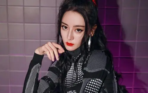 迪丽热巴酷飒代言写真图片桌面壁纸