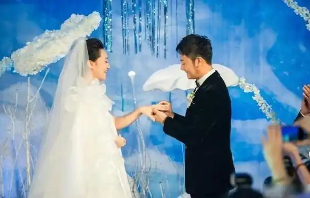 这个男演员一生事业毁在两个女人手里妻子只有脸是真的