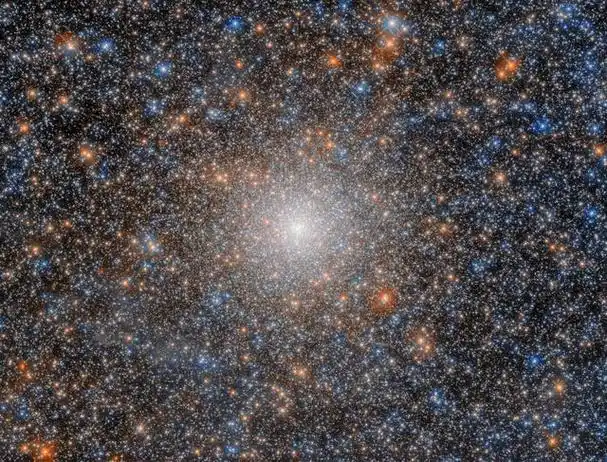 哈勃揭示ngc 2005星团 星系合并的古老见证|宇宙|恒星|ngc|球状星团