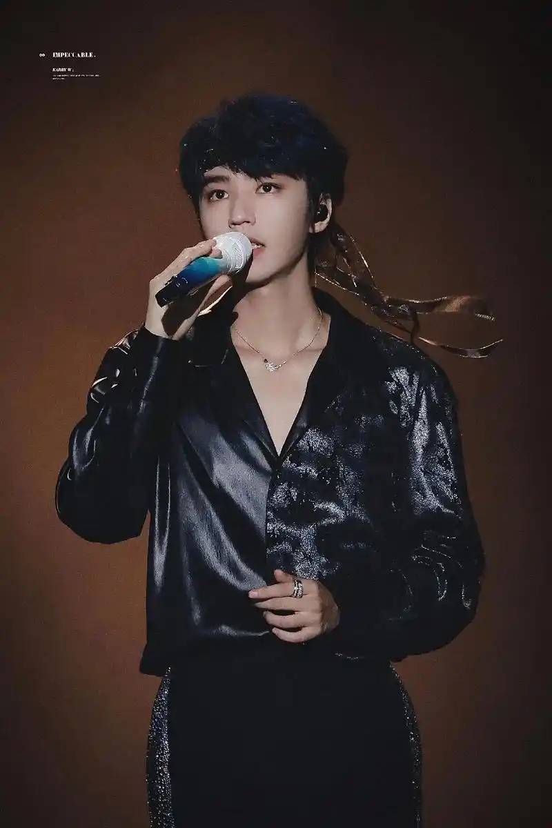 十周年的美图来喽99#王俊凯 #蓝海 - 抖音