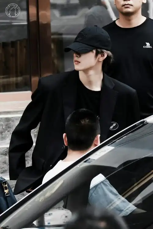 刘耀文@时代少年团-刘耀文23年行程恩施7615北京图片:金白