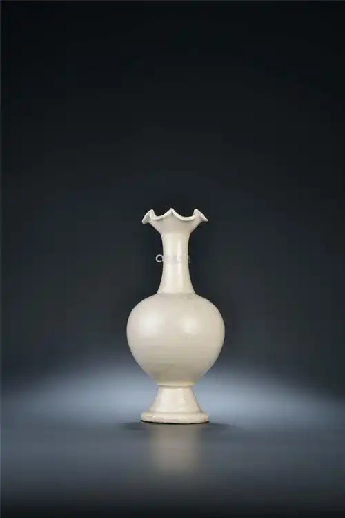 宋代 定窑花口瓶