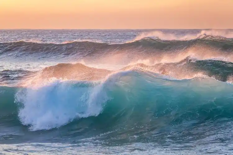 波涛汹涌的大海图片2048x1536分辨率下载,波涛汹涌的大海图片,图片,壁