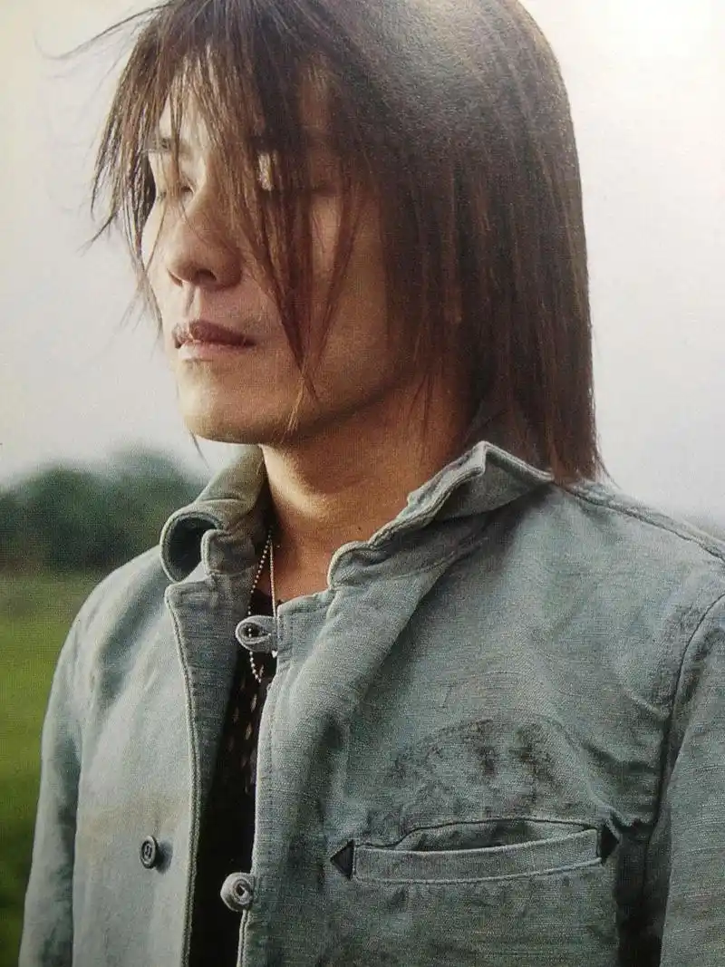 天黑,闭上眼睛就是阿杜 | 每人都有处女作