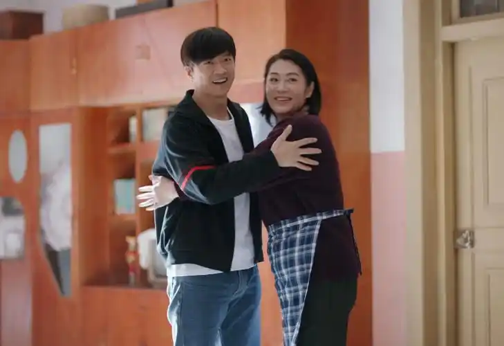 37岁唐曾演大学生,满脸褶子太辣目_腾讯新闻