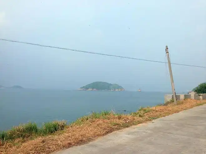 作为一个军事迷,这一次来下川岛想看看这里的海军潜艇基地,但是由于