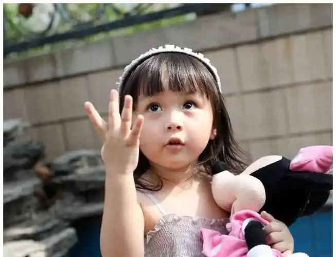 "小芈月"刘楚恬近照,个子明显抽高,笑起来已有青少女的感觉_未来_社会