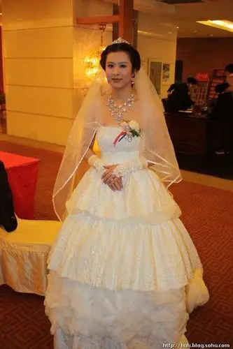 幻灯:肖智迎娶北大才女陈燕 球迷教练奉上礼物