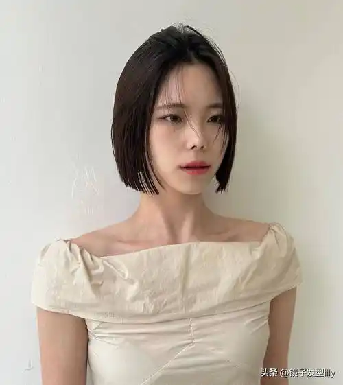 越简单越时尚,一刀切直发波波头,你的发型新选择