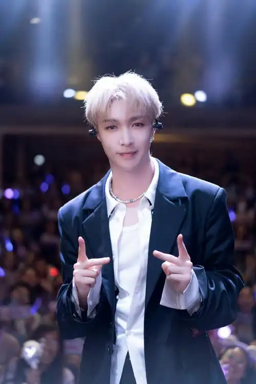 张艺兴曼秀雷敦品牌代言人##张艺兴成就更好的我##张艺兴出道日购贺