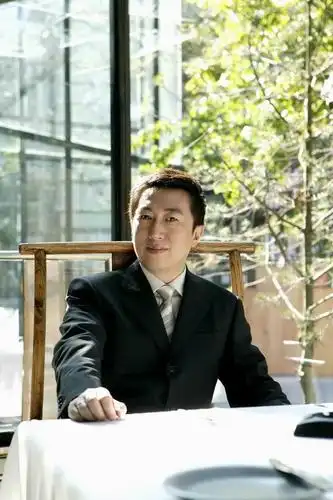 资料图片对话主持人陈伟鸿7