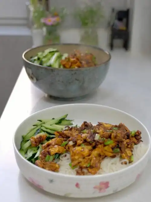 黑豆 黑芝麻 热水400——————————————午餐:7115炸酱