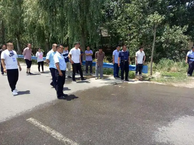 水火无情人有情,鹿邑邱集乡洒水车秒变"消防车"化解危机!