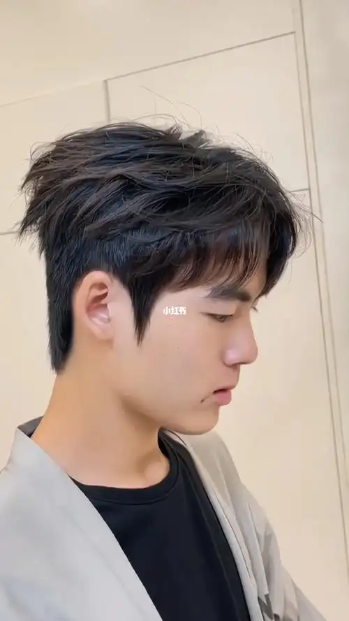 少年感男生韩式发型推荐 韩式微分纹理烫自然又暖男|男生发型推荐|男
